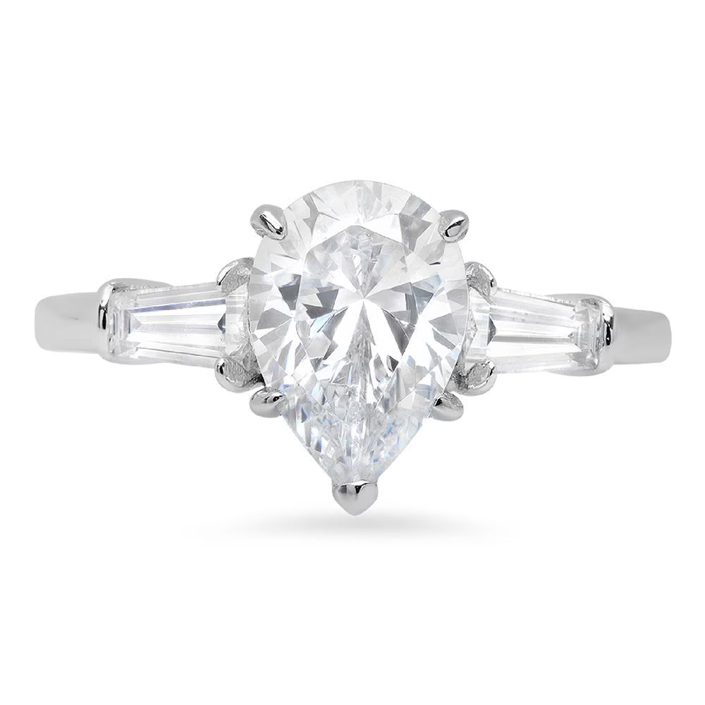 18K White Gold Three-Stone Engagement Ring U731