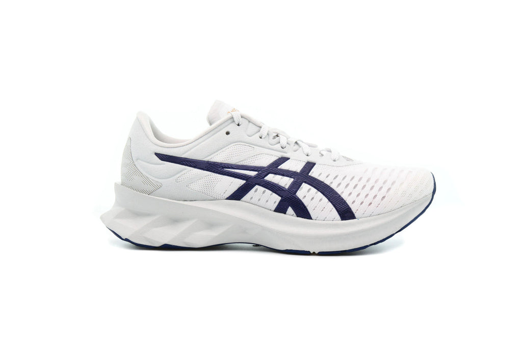 Glacier Grey Novablast Running Shoes C630164
