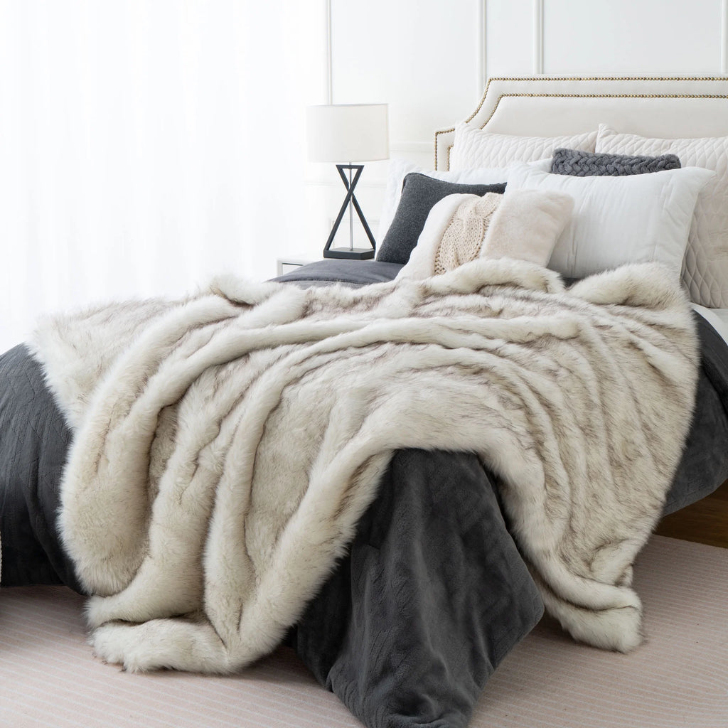 White Faux Fur Blanket 60"x80" Y9802